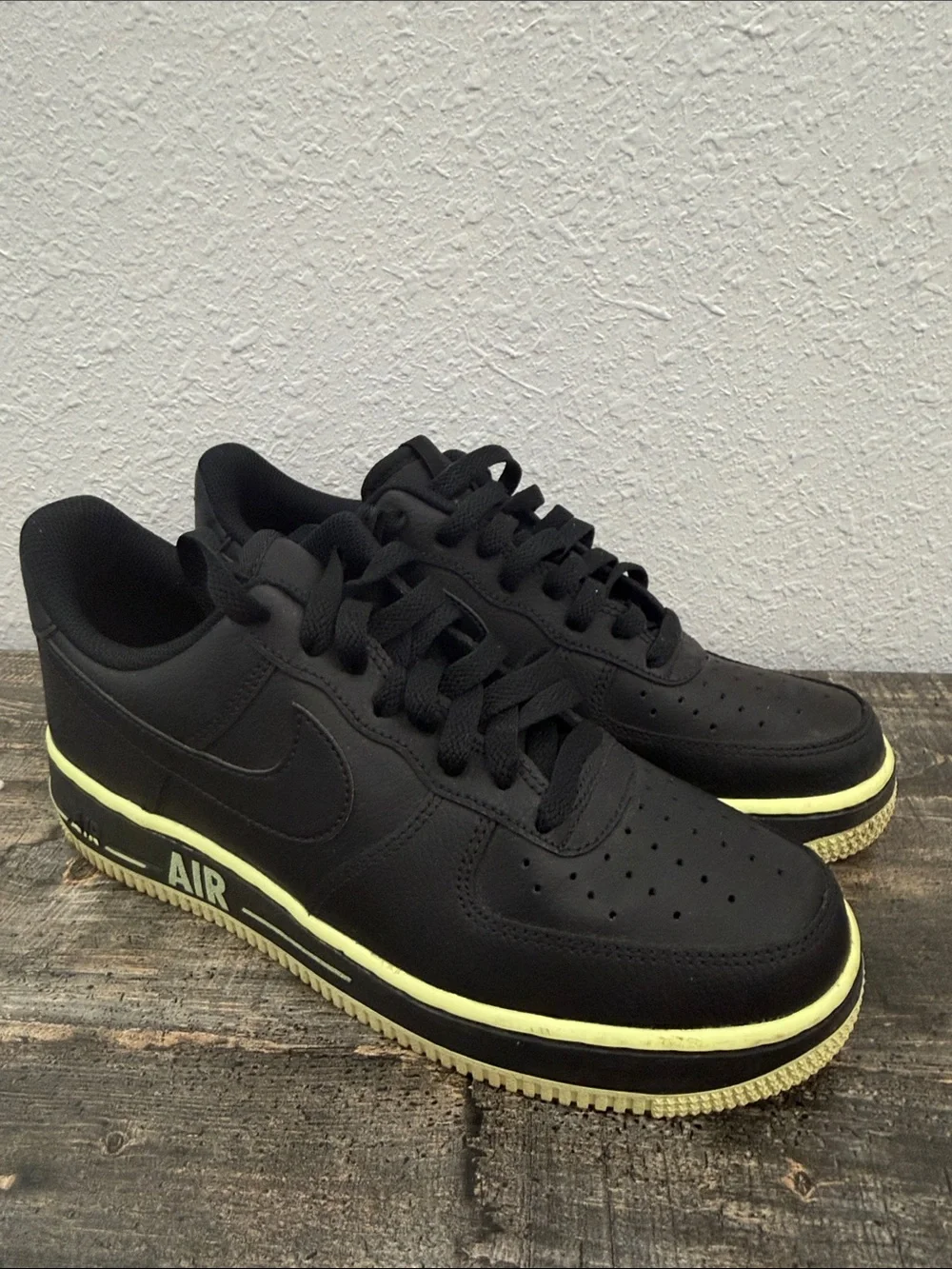 Nike Men’s Black Sneakers with Neon Yellow Trim